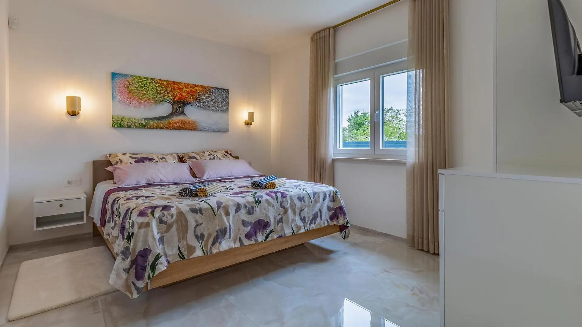 Awesome Home In Kavran With Kitchen